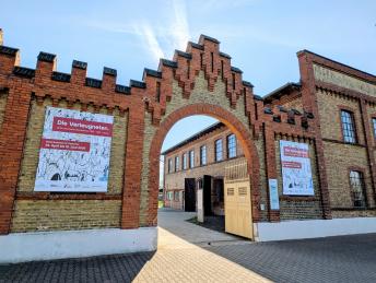 Der Eingang der Gedenkstätte